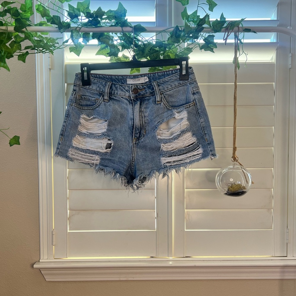 Fashion Nova ‘Cello’ Mid Rise Light Wash Distressed Jean Shorts XS 24”